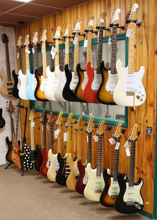 Accessoires guitares dans un magasin de Toulouse boutiques.